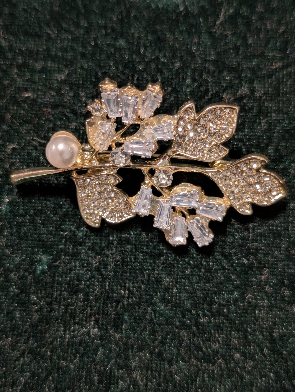 🆕 Gold Leaf Crystal and Pearl Brooch